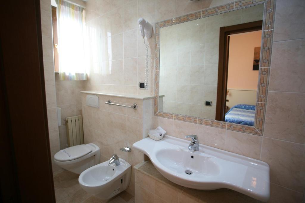 Hotel I Duchi Camerino Room photo
